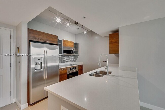 Building Photo - 480 Hibiscus St