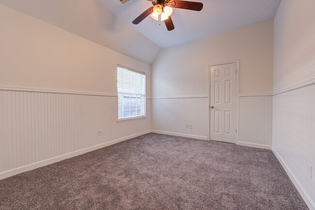 Building Photo - 1315 Crescent Pkwy Ct