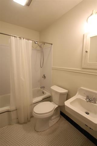 Building Photo - 3224 Sandage Ave