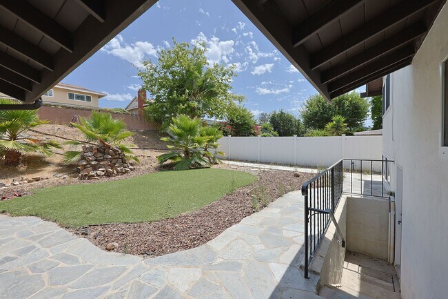 Building Photo - Spacious 5-Bedroom, 3-Bath Home – Convenie...