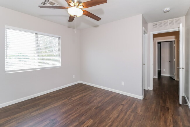 Building Photo - 12649 W Charter Oak Rd