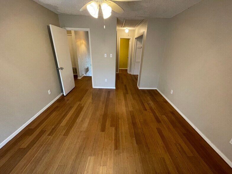 Building Photo - 2608 Carnarvon Ln