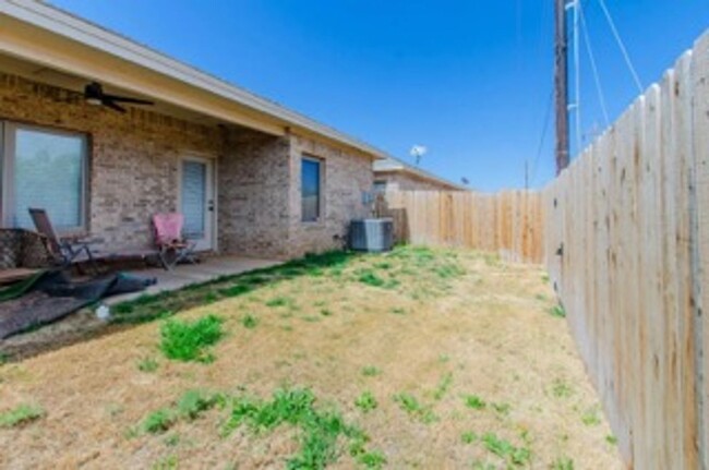 Building Photo - 4 Bedroom 2 Bath Unit, Frenship ISD!