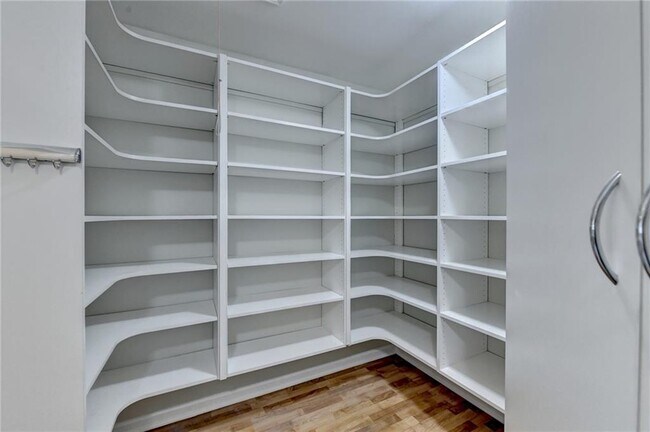 Building Photo - 2835 Crestmont Ct