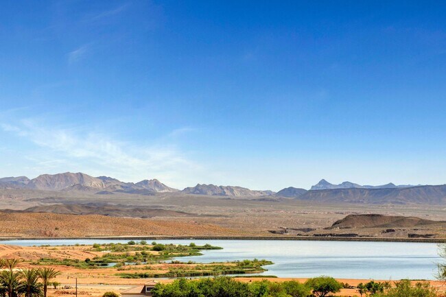 Building Photo - Luxury Resort Style Condo in Lake Las Vegas