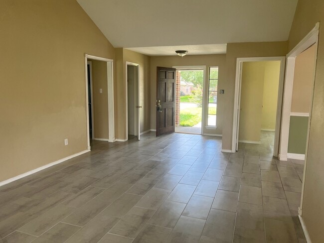 Building Photo - 5618 Village Arbour Dr