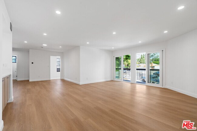 Building Photo - 2541 Stoner Ave