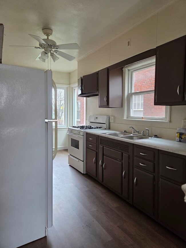 Building Photo - 503 Carlisle Ave