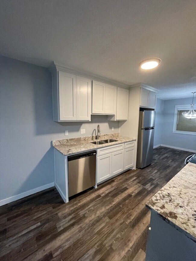 Building Photo - NOW $2,499 (Was $2,599) + $500 OFF First Month if You Move in by April 1!