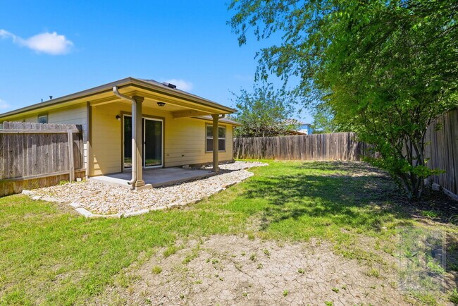 Building Photo - 228 Pearl Lake Dr