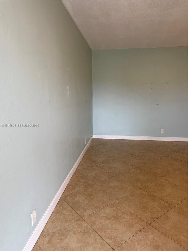 Building Photo - 3212 NE 10th St