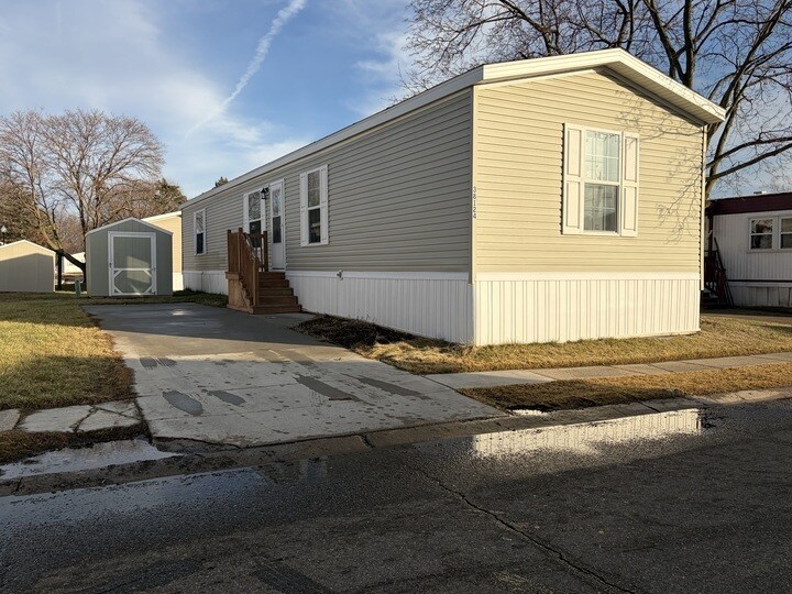 Building Photo - 38124 Ducharme Dr