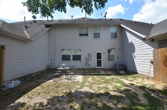 Building Photo - 2911 Meadowglen Cove