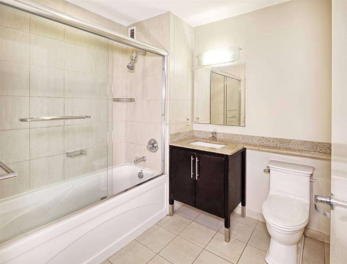 Bathroom - 20 Newport Pky