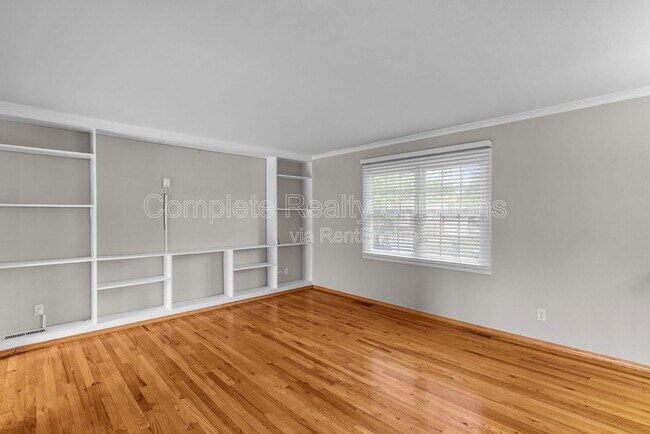 Building Photo - 12464 Glengate Dr