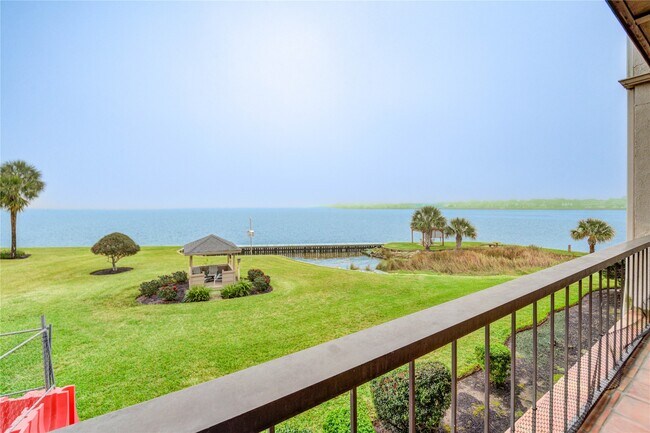 Building Photo - 401 Lakeside Ln