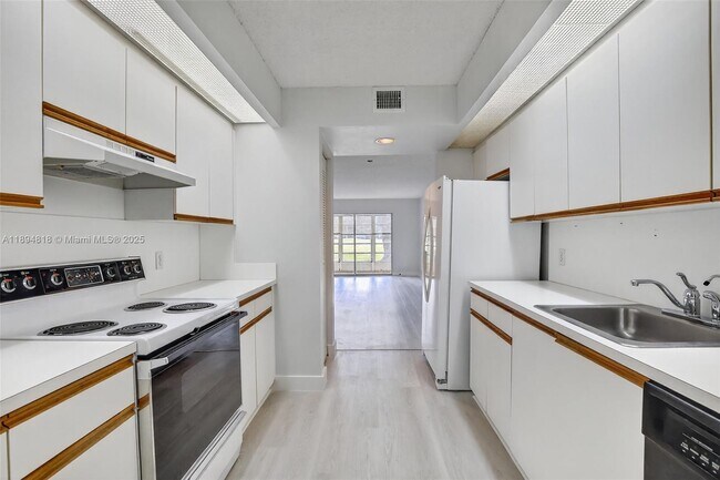 Building Photo - 701 SW 128th Ave