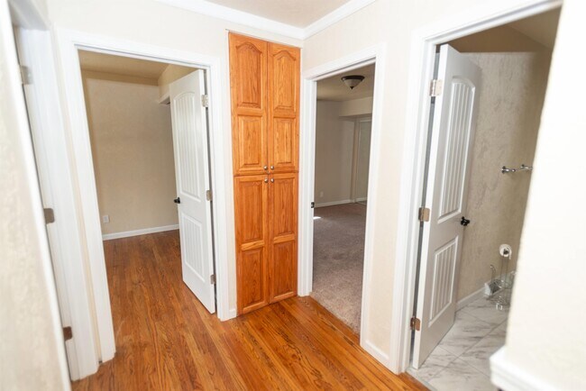 Building Photo - 307 N 3rd St