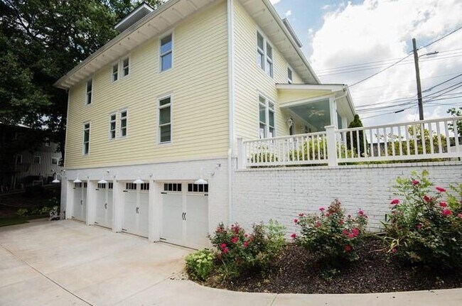 Building Photo - 37 Waverly Way NE