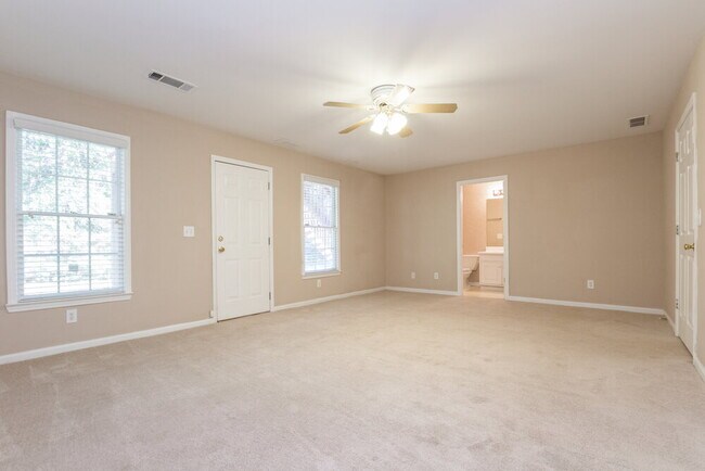 Building Photo - 605 Oxford Crest Ct NW