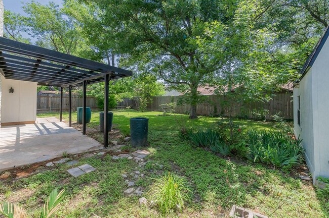 Building Photo - 10603 Cooper Hill Dr