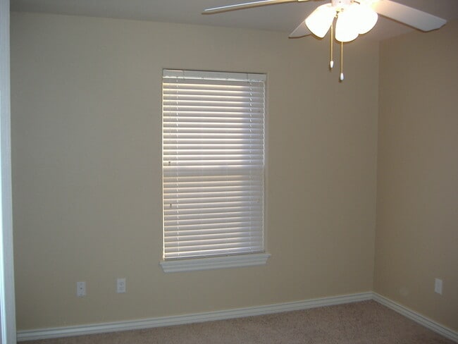 Building Photo - ***898 Oakwood***