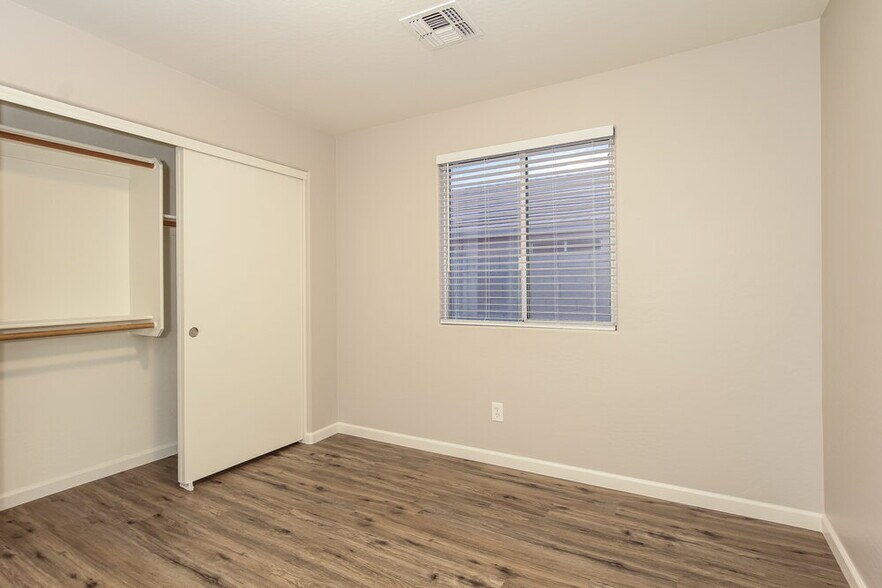 Building Photo - 7815 W Northview Ave