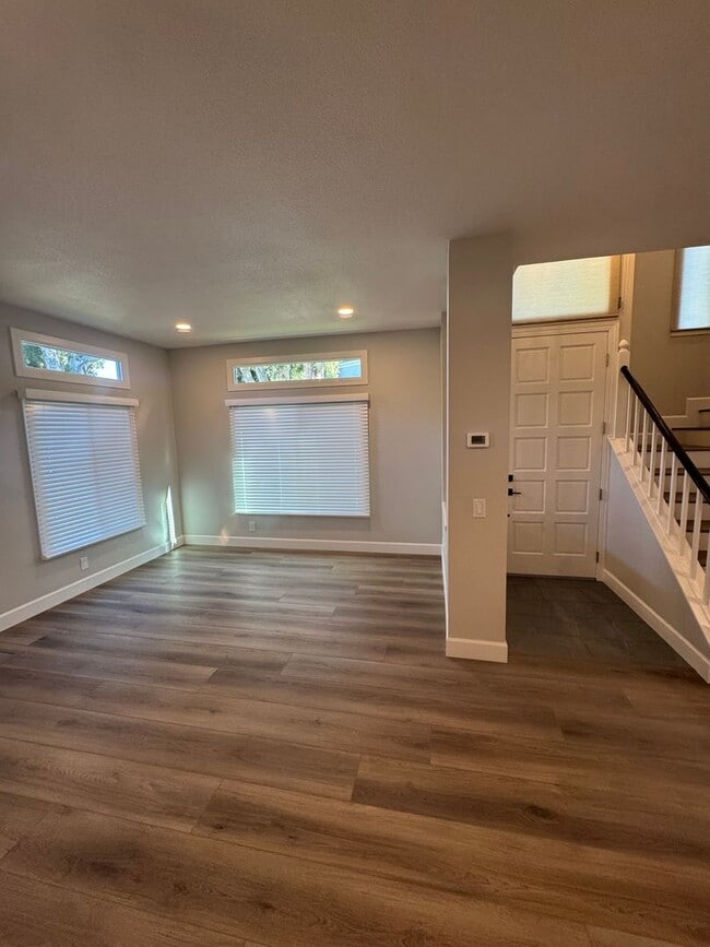 Building Photo - Townhome in Laguna Niguel!