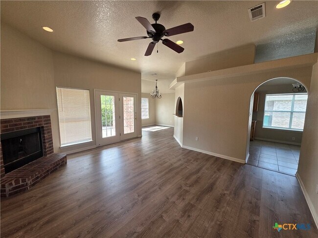Building Photo - 322 Cedar Ridge Dr