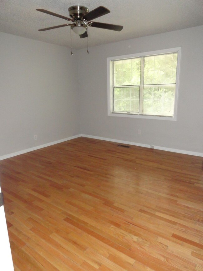 Building Photo - Newly Remodeled Townhouse in Valdosta