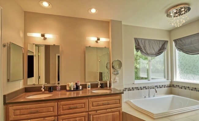 Building Photo - An Elegant impeccably maintained home with...