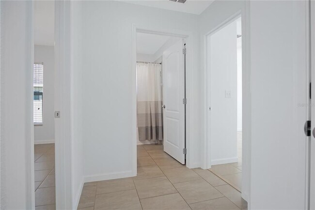 Building Photo - 2034 Honeybell Ave