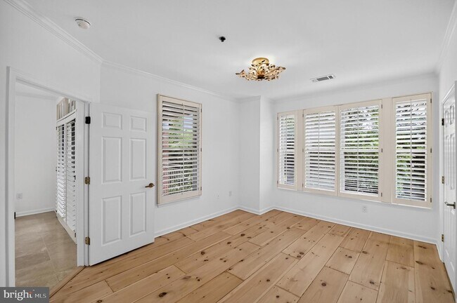 Building Photo - 1855 Stratford Park Pl