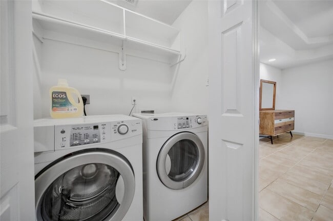 Building Photo - 4943 Gammage St