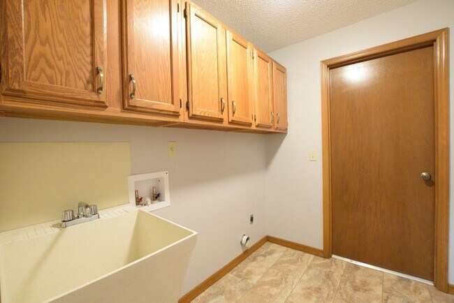 Building Photo - 3 br, 2 bath House - 236 Secret Way