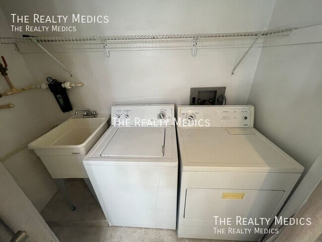 Building Photo - 6061 Windhover Dr