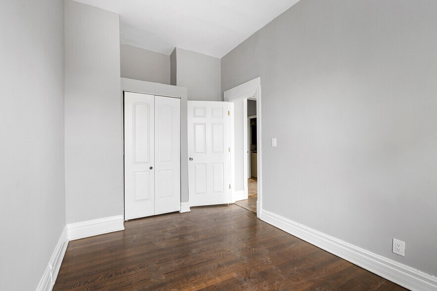 Building Photo - 322 Lake St