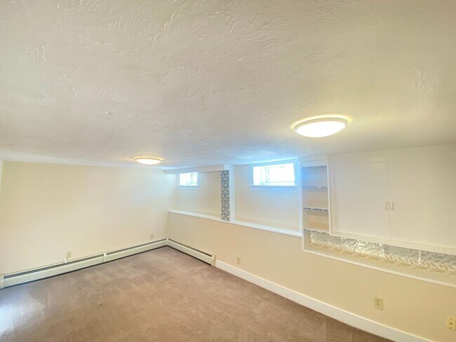 Building Photo - 16 Linwood St