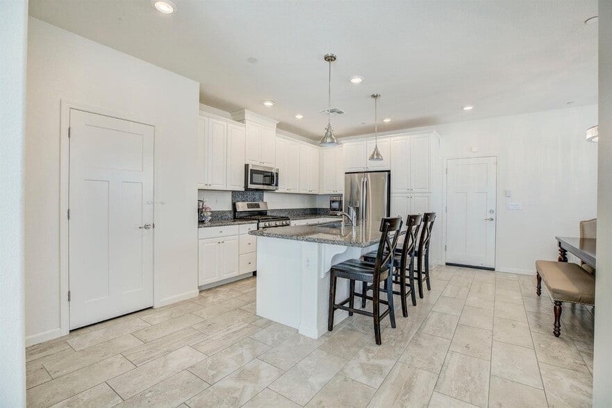 Building Photo - 4008 Gunnar Dr
