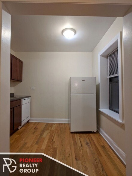 Building Photo - 1350 N Dearborn St