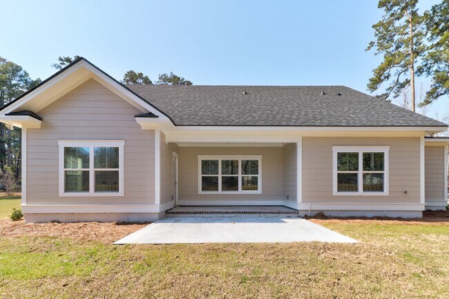 Building Photo - 204 Pineland Dr