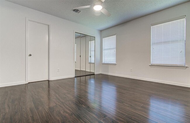 Building Photo - 13001 Campos Dr