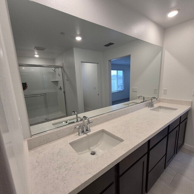 Building Photo - Brand New 4 Bedroom Home in Lennar's Cyan Community