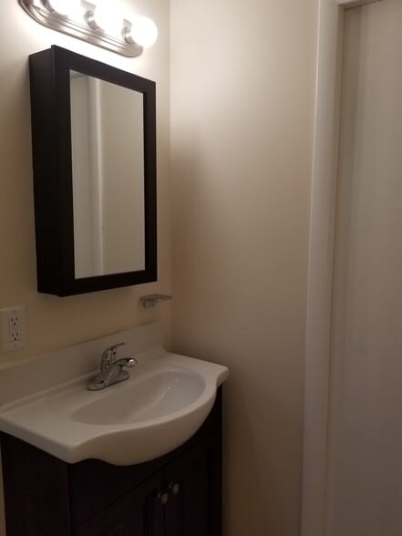 Building Photo - 2326 Monroe St