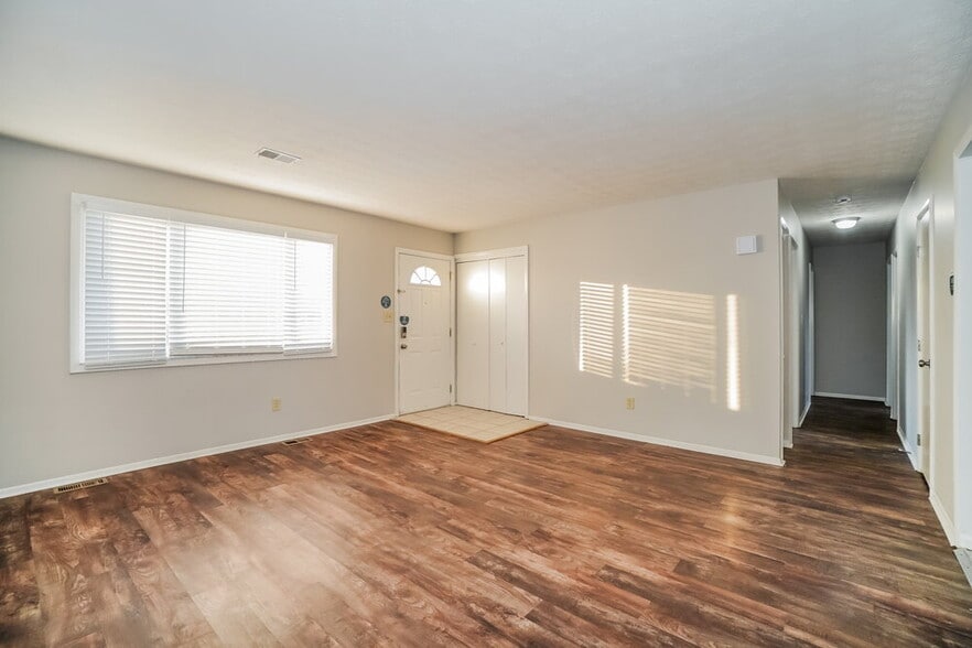 Building Photo - 8606 Canyon Cove Rd