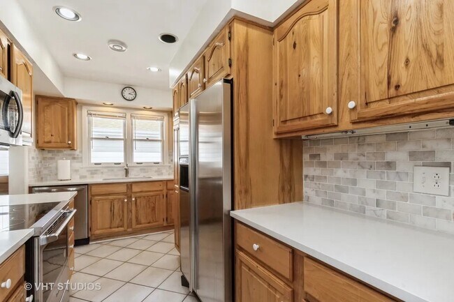 Building Photo - 942 Raleigh Rd