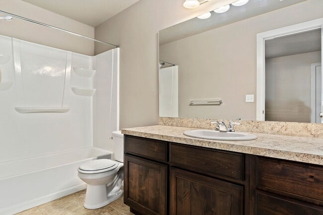 Building Photo - 3 Bed 2.5 Bath Layton Townhome