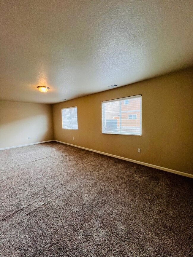 Building Photo - 5640 Shamrock Heights