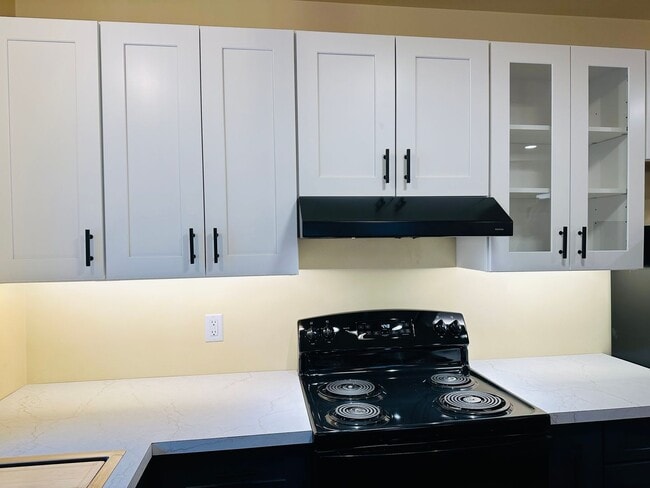 Building Photo - 605 Alderson Ave