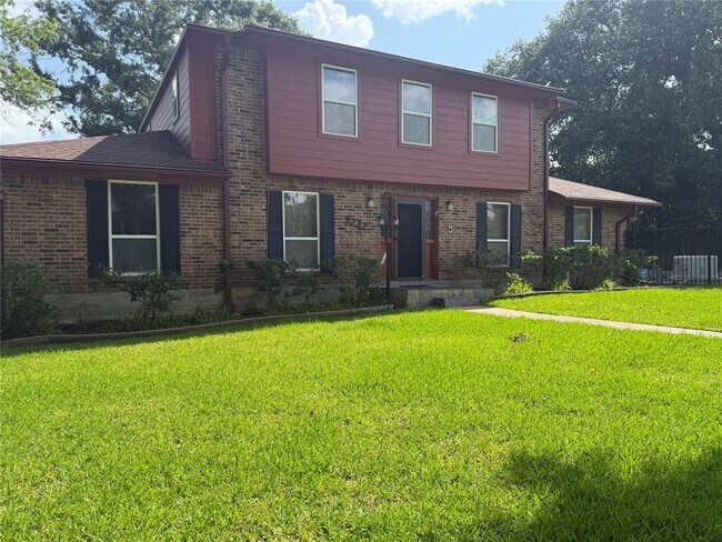 Primary Photo - 3232 Parkwood Dr